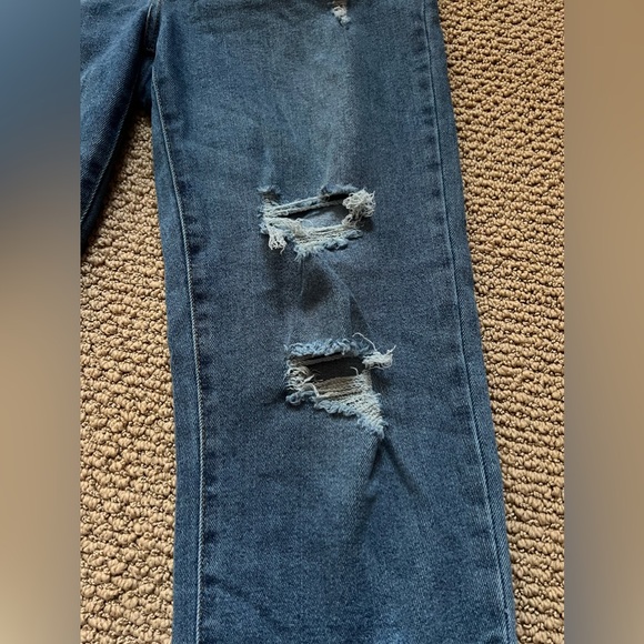 KENDALL + KYLIE Jeans - Picture 5 of 5